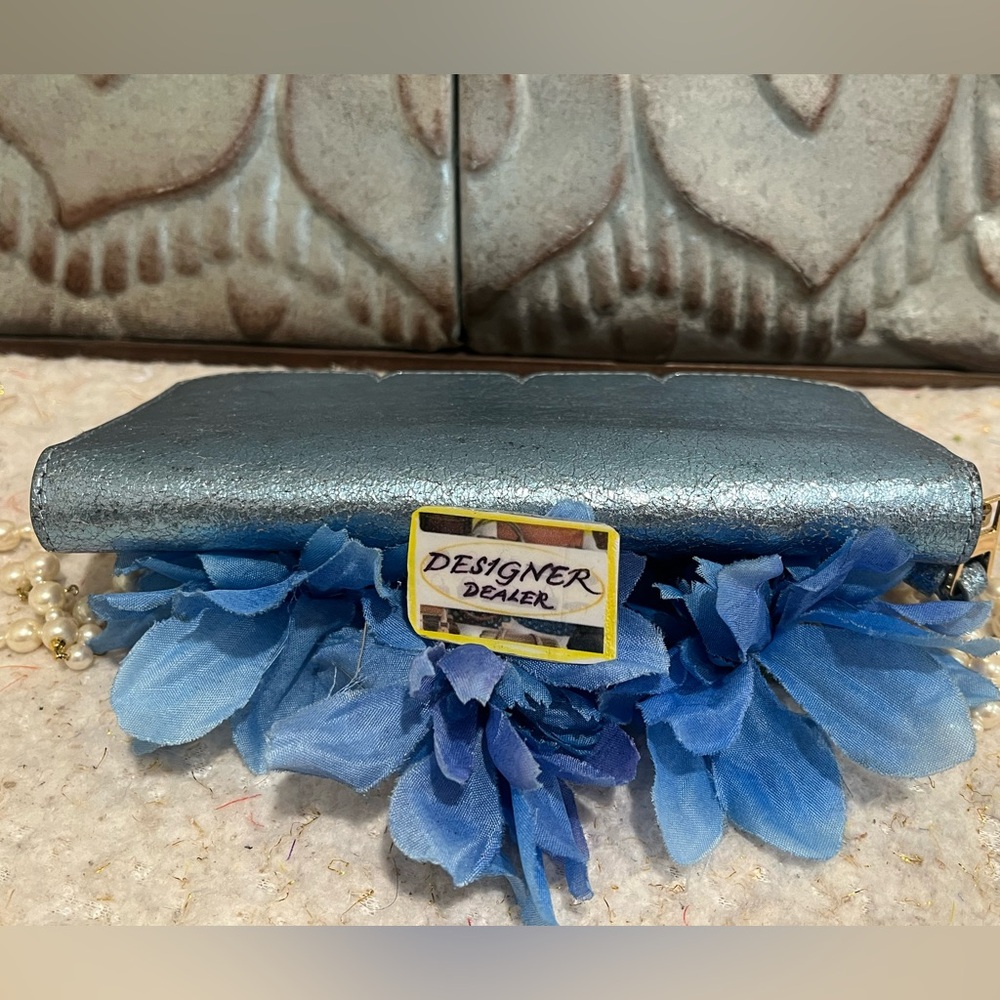TORY BURCH Blue and White Metallic Scallop Zip Around Wallet - Picture 10 of 12